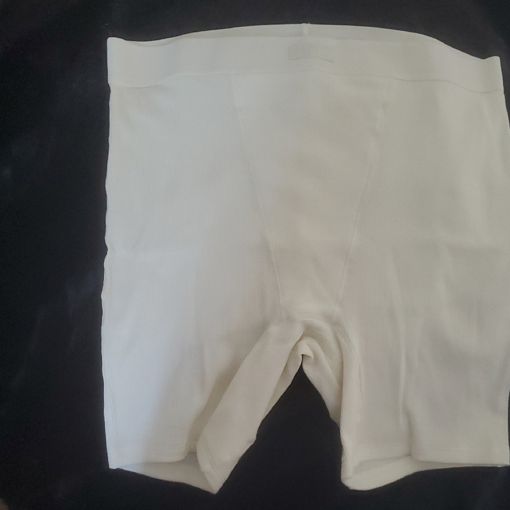 NWOT SKIMS STRETGH COTTON RIB BOXERS  SIZE:MEDIUM